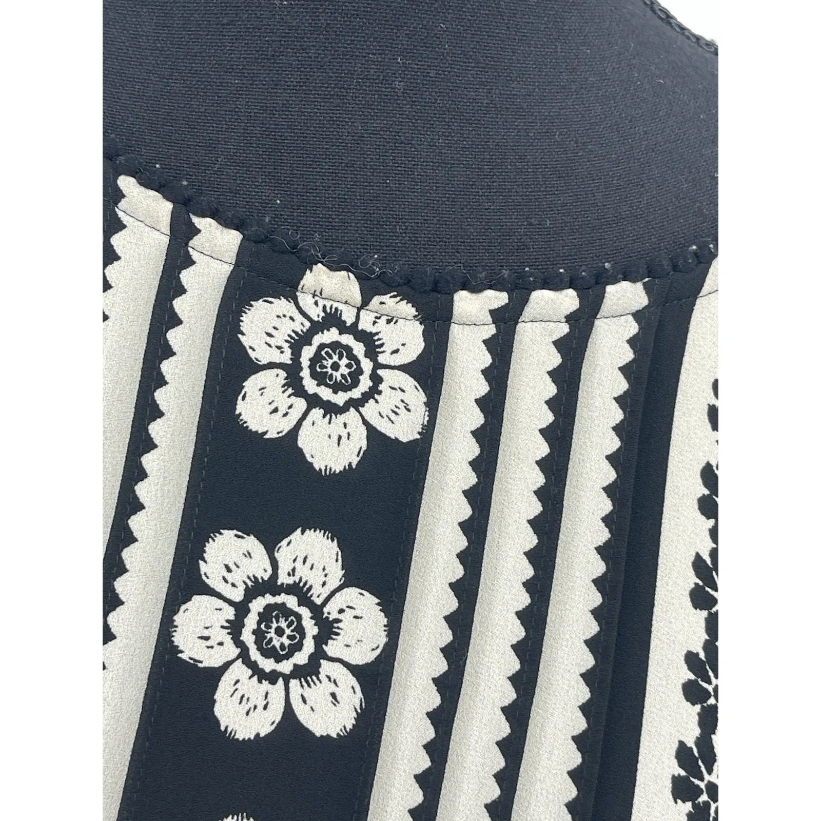 J.Jill Sz L MOD Funky Black and White Floral Nordic Top Blouse Boho Bin11 - Image 9