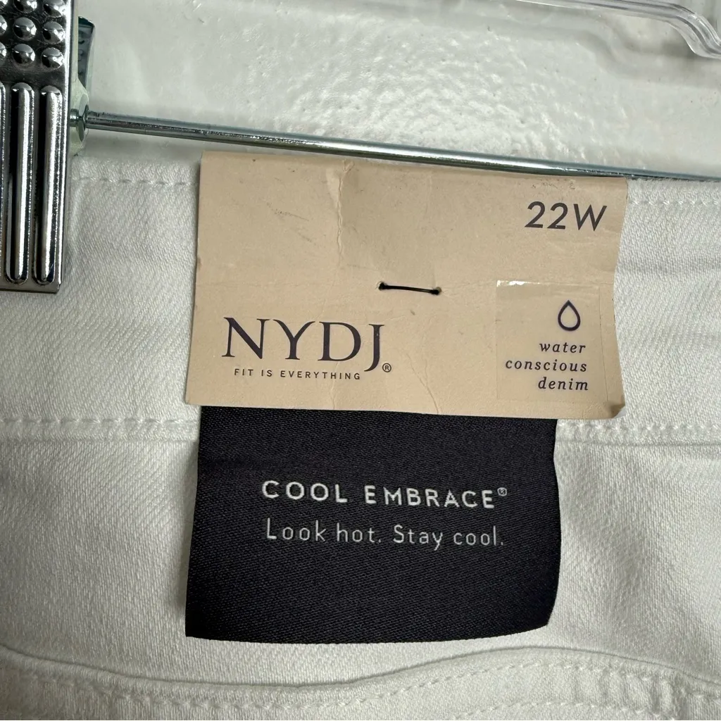NWT NYDJ Capris with Double Snap Side Slits Jean Optic‎ White Size 22W - Image 7