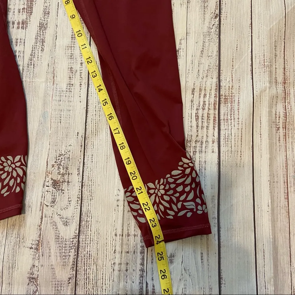 Fabletics Mid-Rise Reflective Powerlite 7/8 Leggings. Size Medium. EUC - Image 13