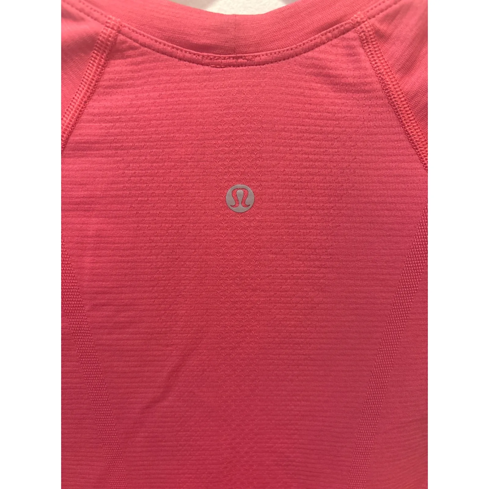 Lululemon Swifly Tech Short Sleeve Size 4 - Image 3