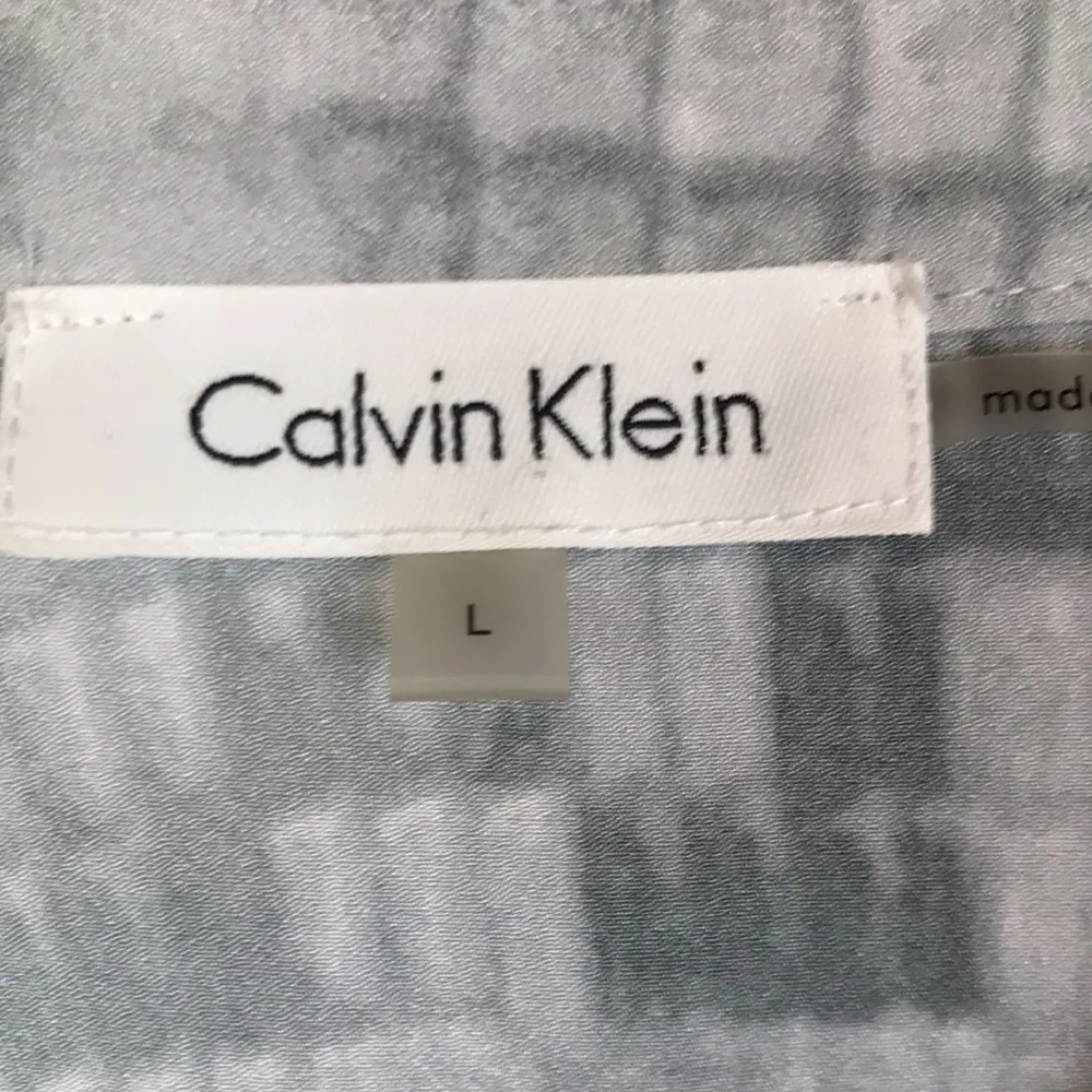 Calvin Klein Women’s Skakeskin Print Deep V-Neck Button-Up Long Sleeve Shirt - Image 10