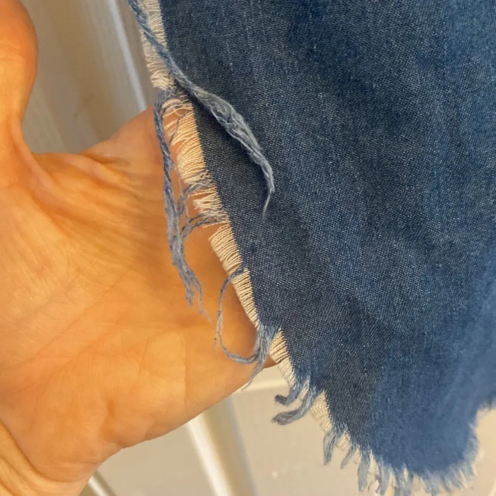 Thrill Jeans High Low distressed‎ chambray button down blouse size M Size M - Image 5