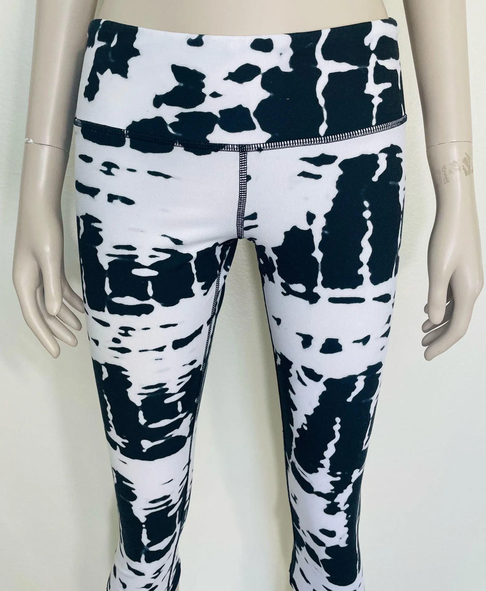 Capri Airbrush Leggings - Image 4
