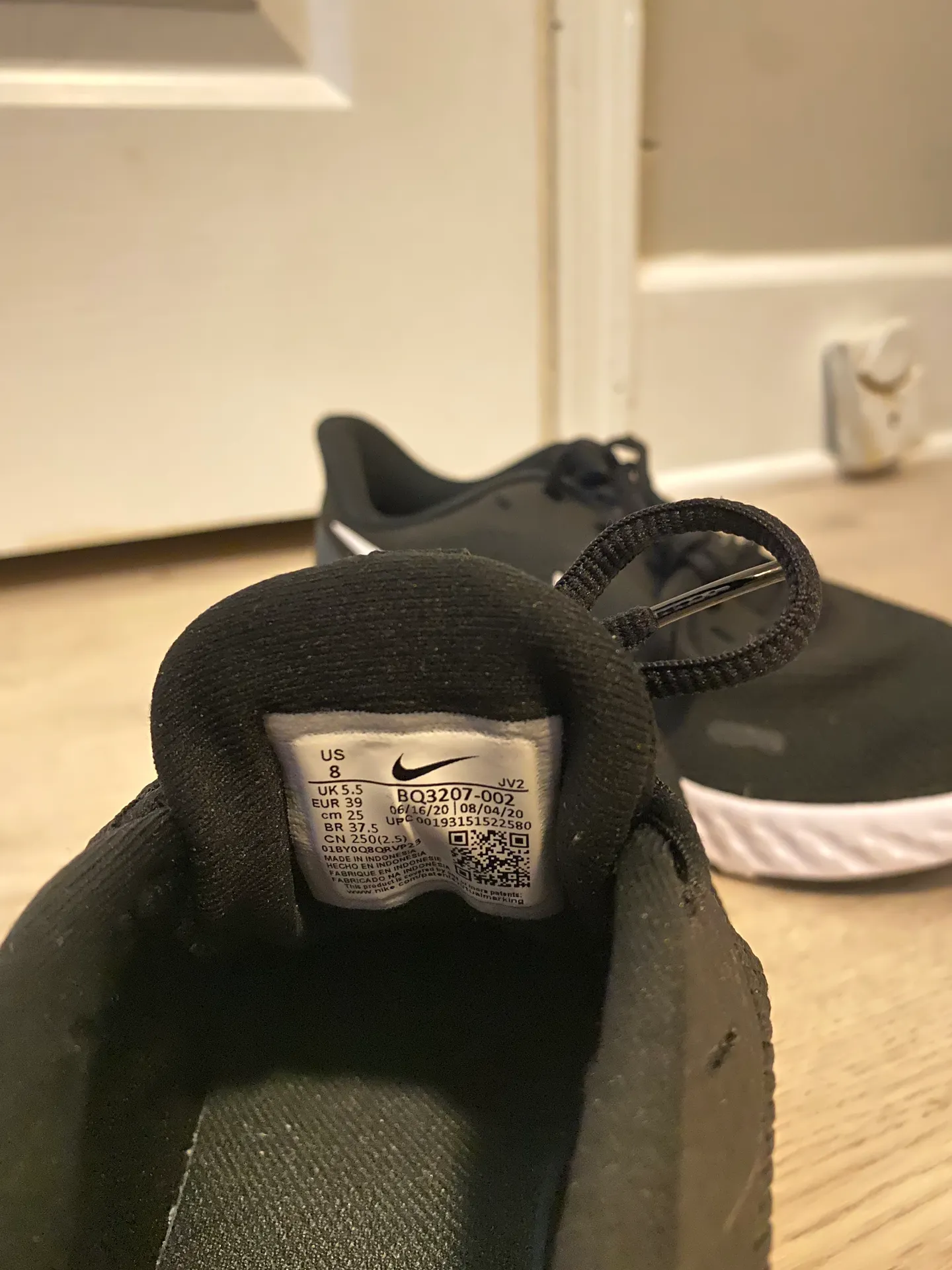 Nike Sneakers Women NEVER WORN - Image 4