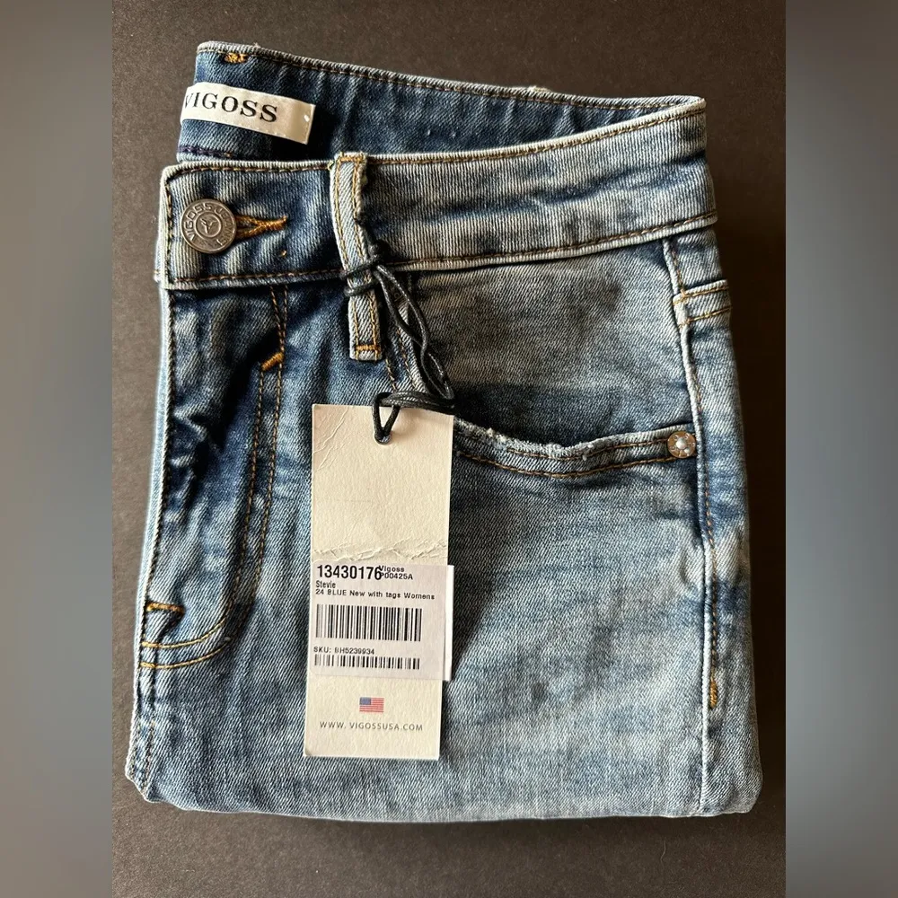 Vigoss (24) Hige Rise NWT Stevie Straight Crop, Raw Hem, light wash - Image 2