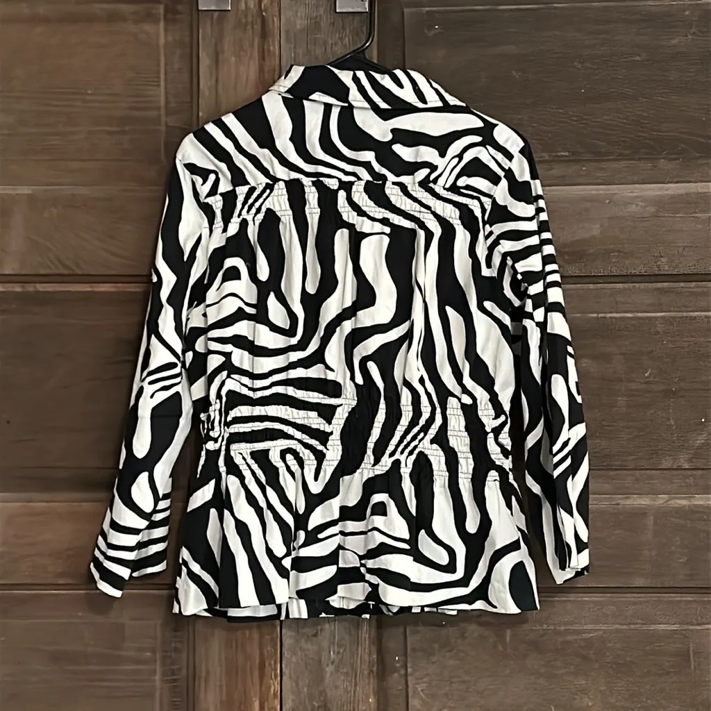 Luii Anthropologie Women's Black Animal Print Button Up Jacket‎ - Image 5