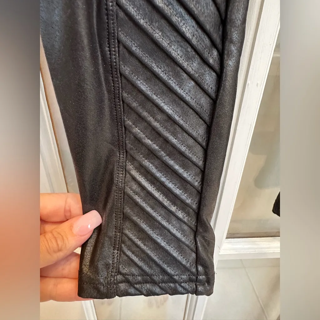 Spanx Sleek Very Black Faux Leather Moto Leggings Edgy Goth Punk Size M - Image 5