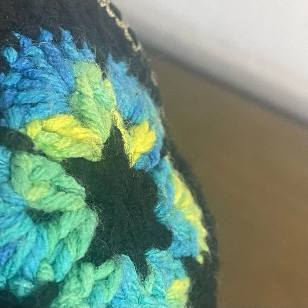 Vintage Small Knitted Coin Purse Lock Clasp Victorian Style Handmade Floral Black - Image 6