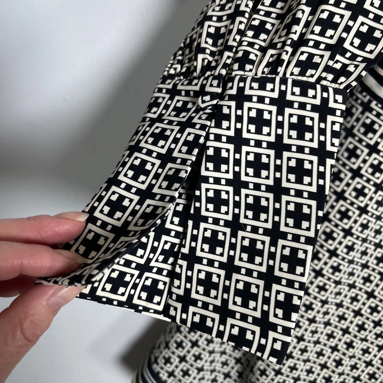 ABERCROMBIE & FITCH Geometric Print Wrap Dress Small Petite Black Cream NEW - Image 4