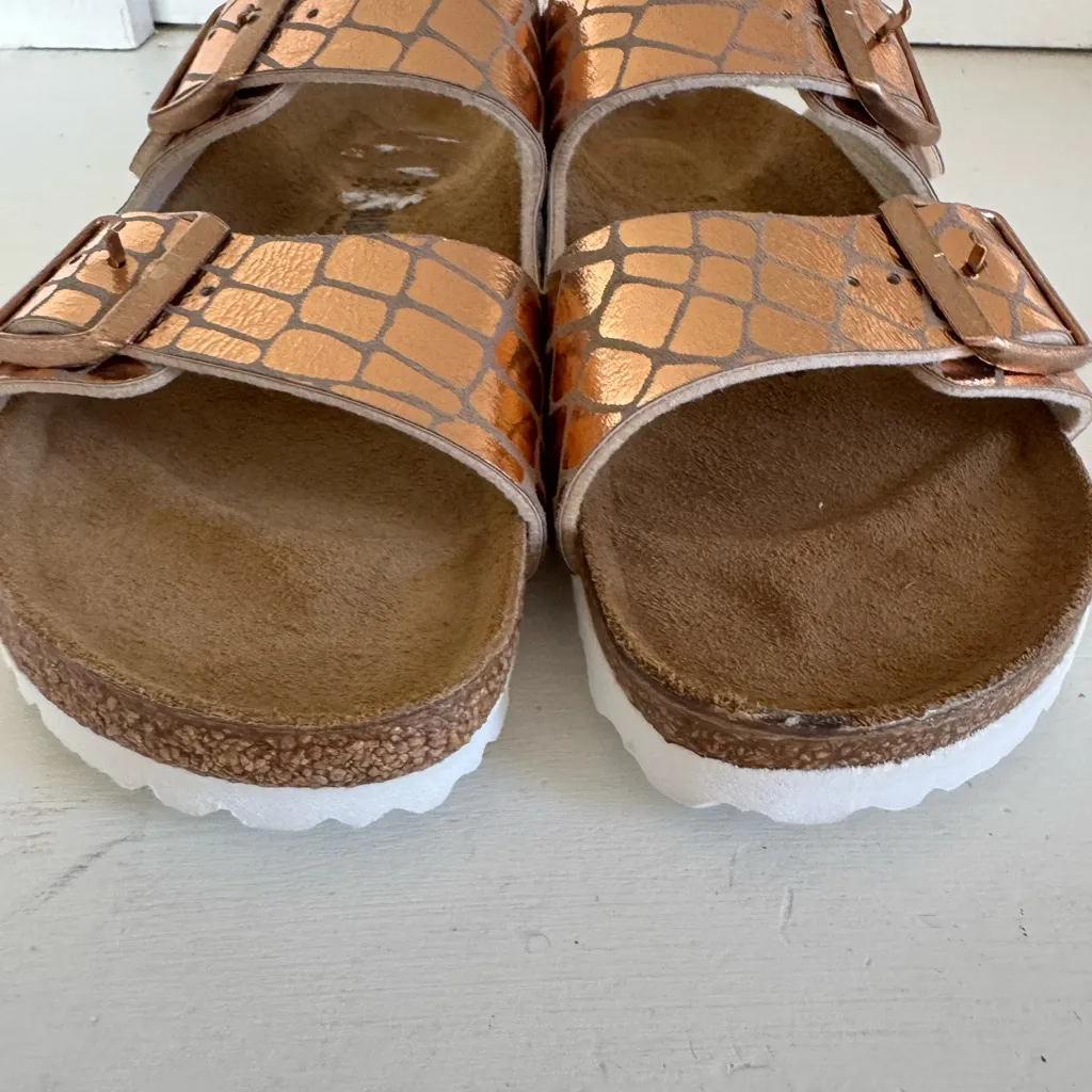 Birkenstock Arizona rose gold Gator Gleam sandals size 37 (woman’s 6 - 6.5) - Image 4