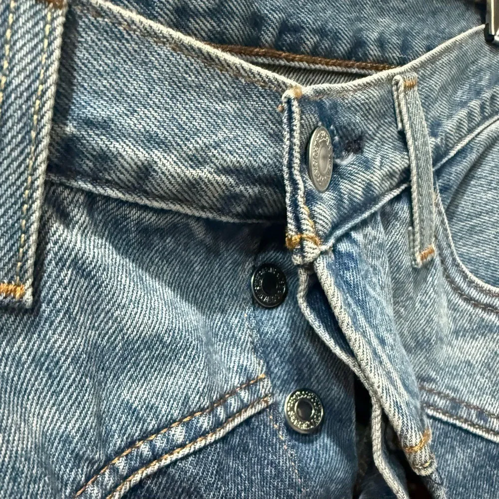 Levi's 501 '90s Medium Wash Denim Mid Rise Cropped Western Blue‎ Jeans Size 27 - Image 7