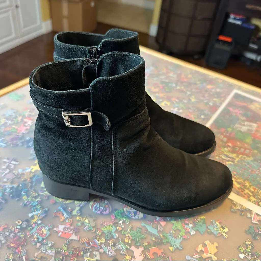 La CANADIENNE Black Suede Boot Size 8 - Image 5
