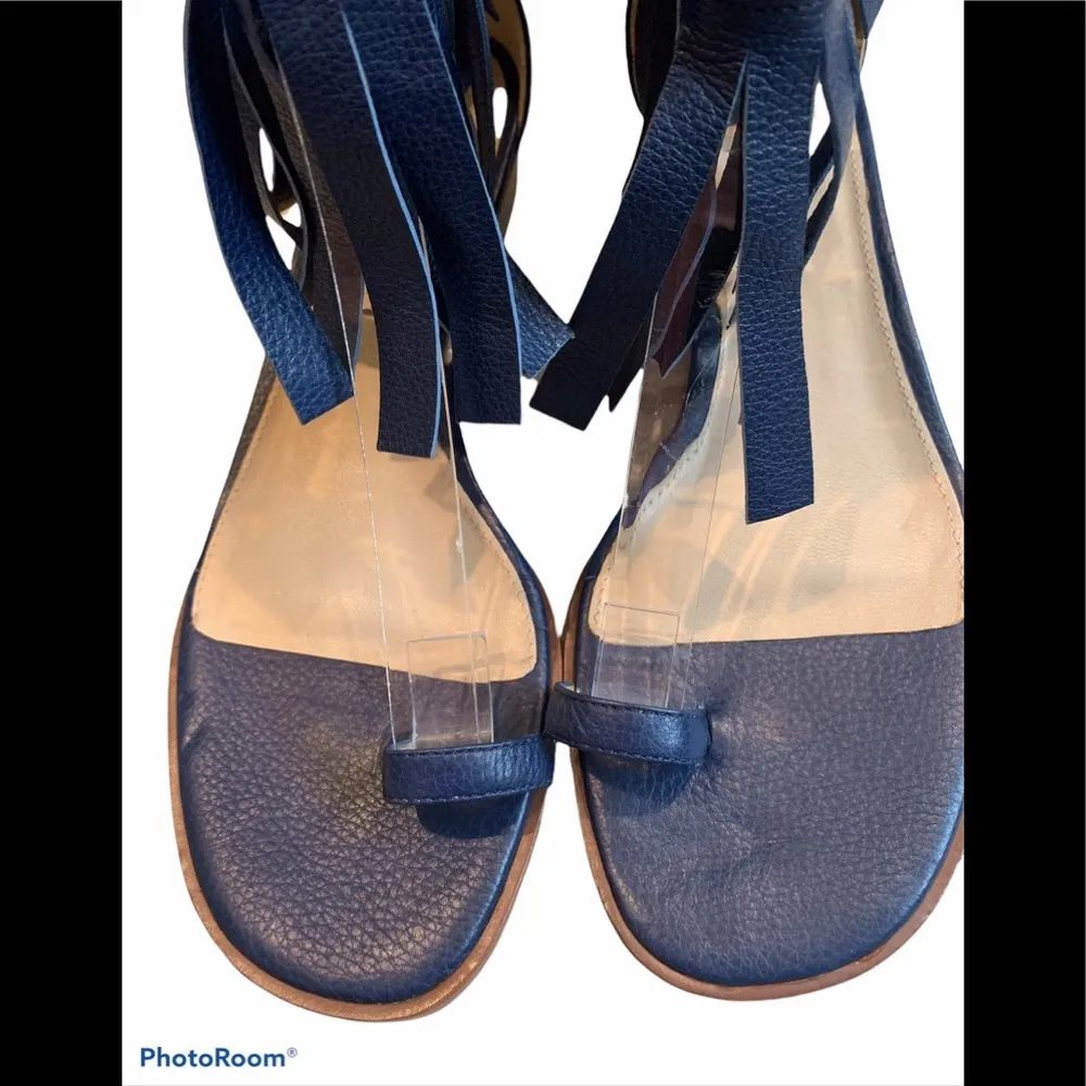 Via Spiga Leather Wrap Toe Wedge Sandal. - Image 3