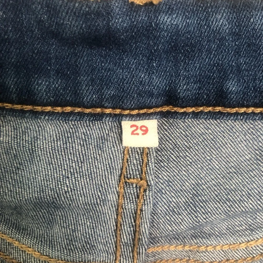 Dark Wash Levi’s Cuffed Bermuda Shorts Size 29 - Image 5