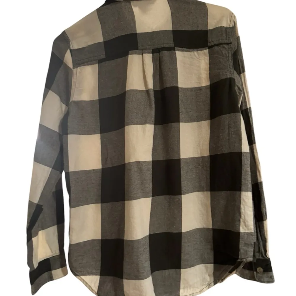 Old Navy Women’s Plaid Flannel Shirt - Image 2