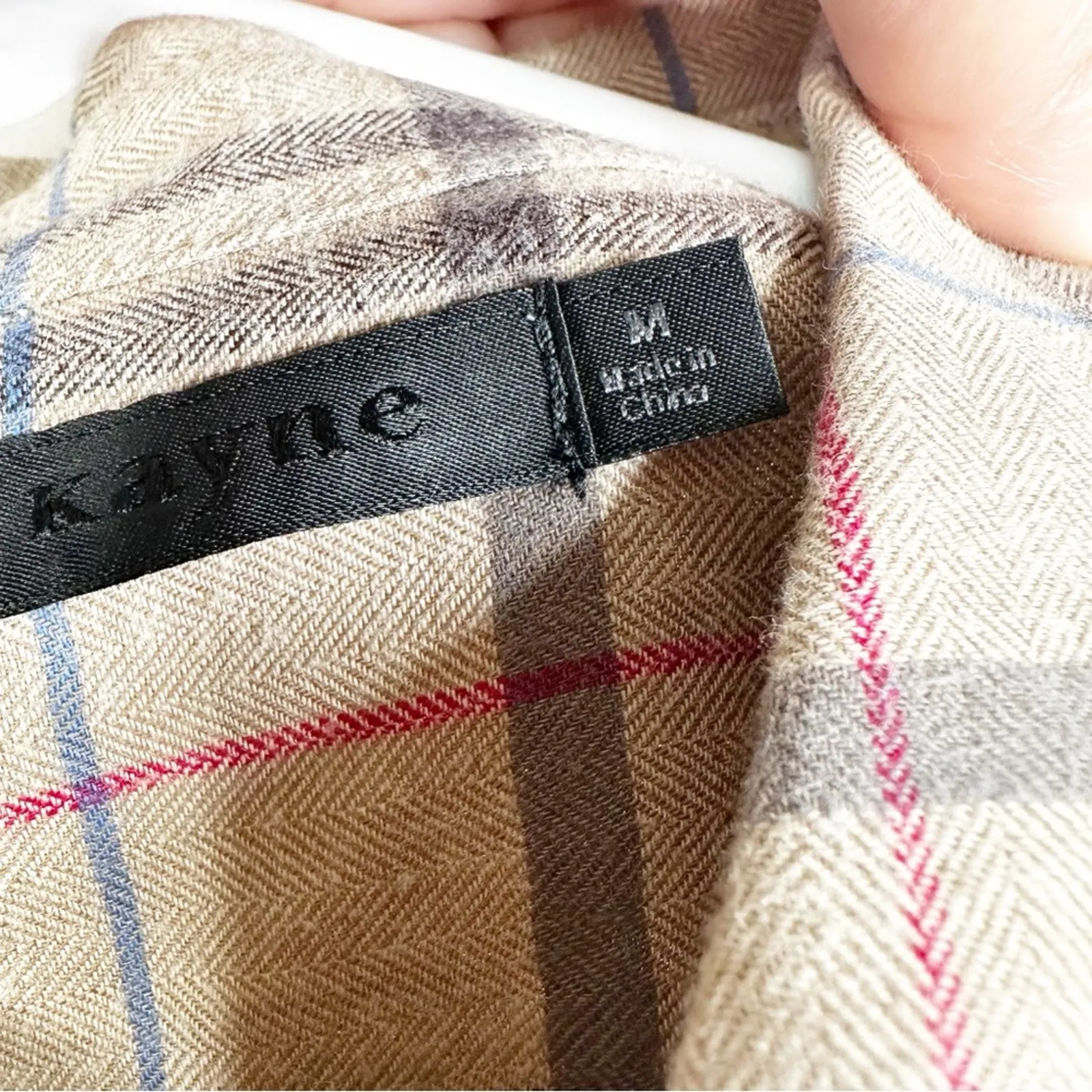 Jenni Kayne Lightweight Button Down Flannel in Taupe Plaid Size Medium Tan - Image 8