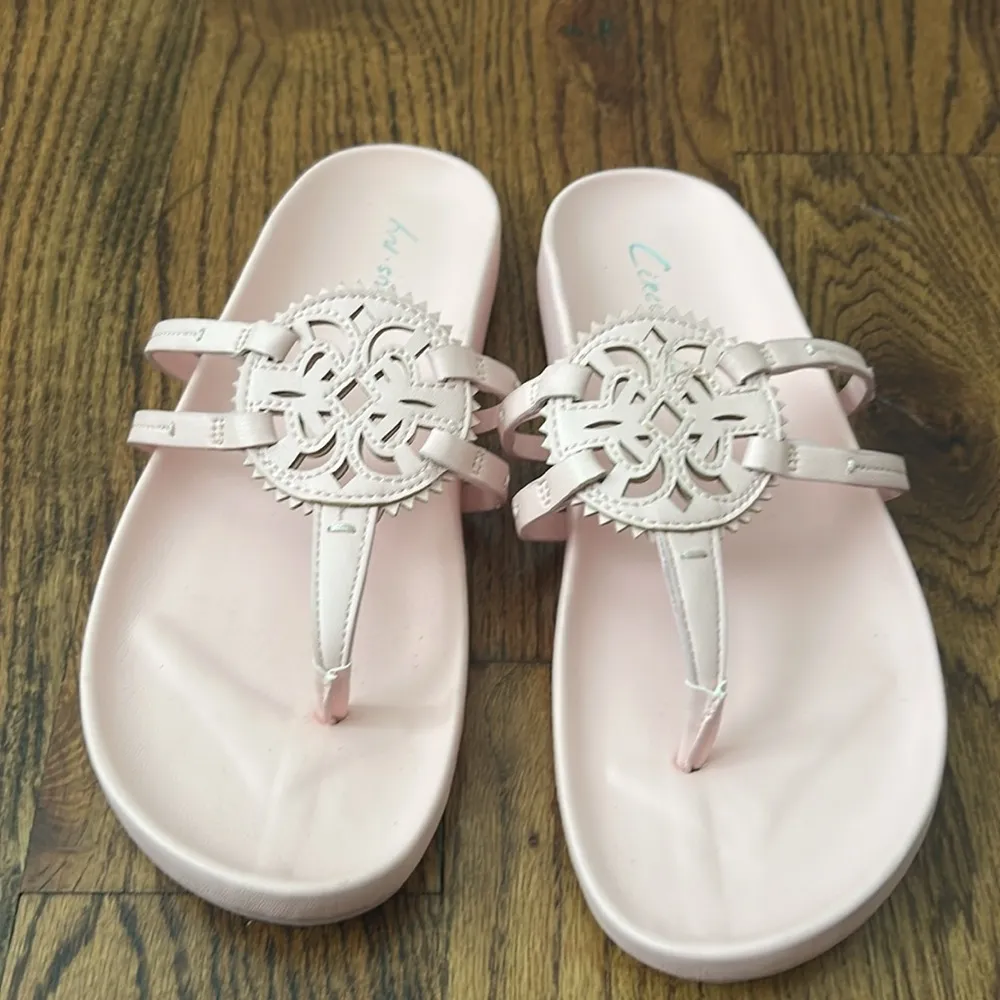 CIRCUS BY SAM EDELMAN Jules Medallion Footbed Sandals Size 7.5 New without Box - Image 2