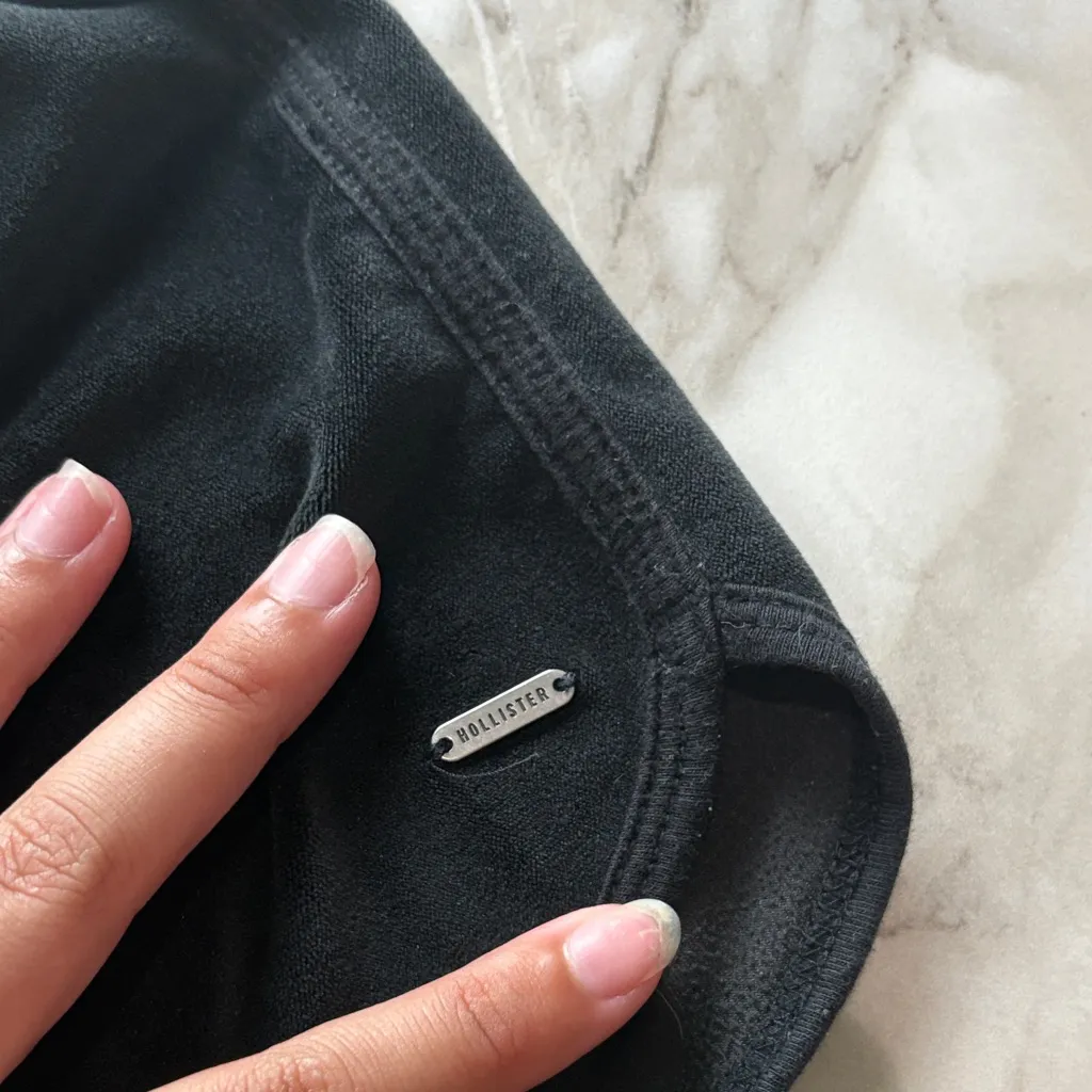 Hollister Women's Black Lounge Shorts - Image 2