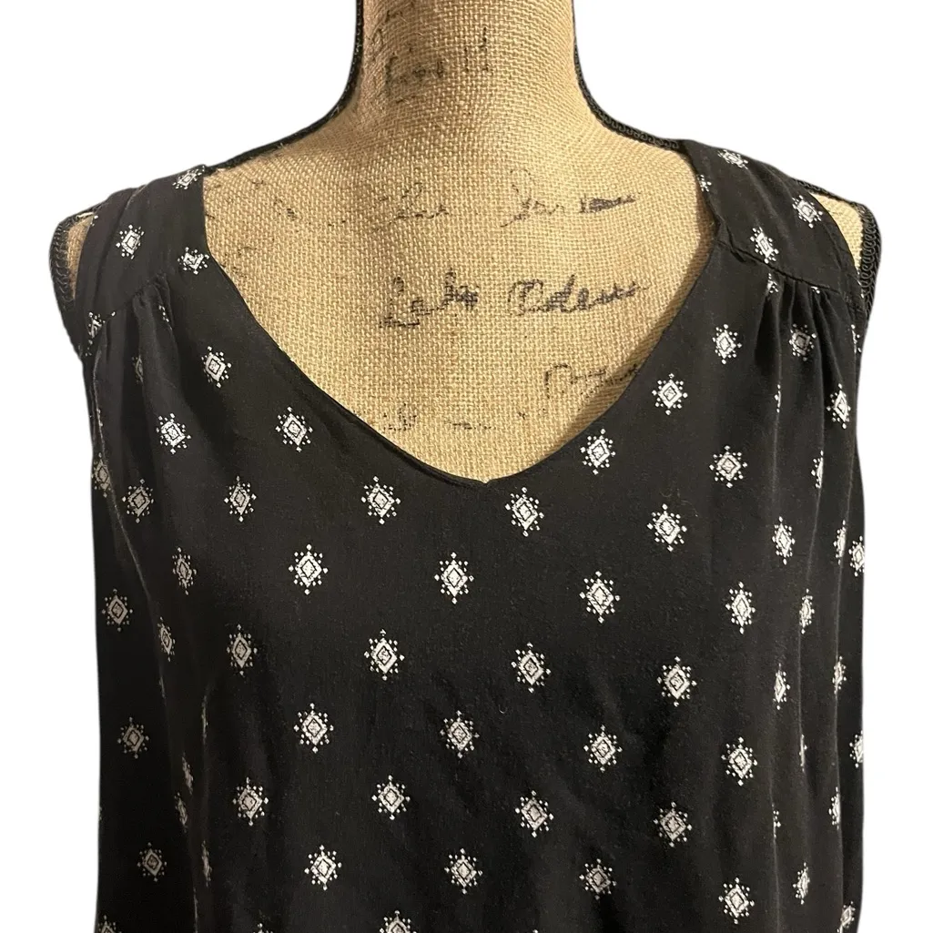 Old Navy Black and White Patterned Tank Top Blouse - Image 2