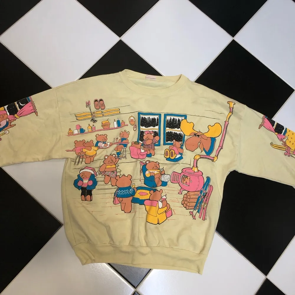 Vintage Lifestyles Teddy Bear Ski Sweatshirt Novelty Graphic Yellow Pastel sz L Multiple Size L - Image 3
