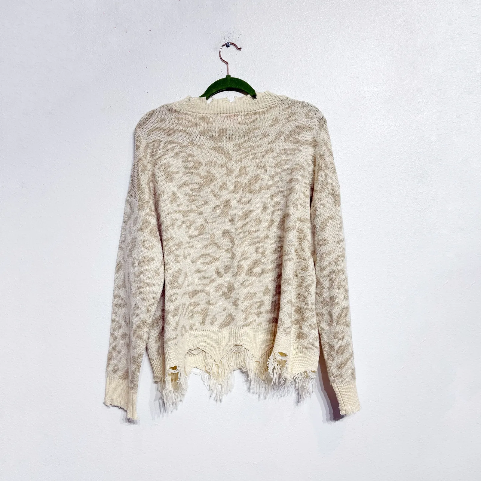 Pink Lily Tan Leopard Print Distressed Sweater Sz M - Image 9