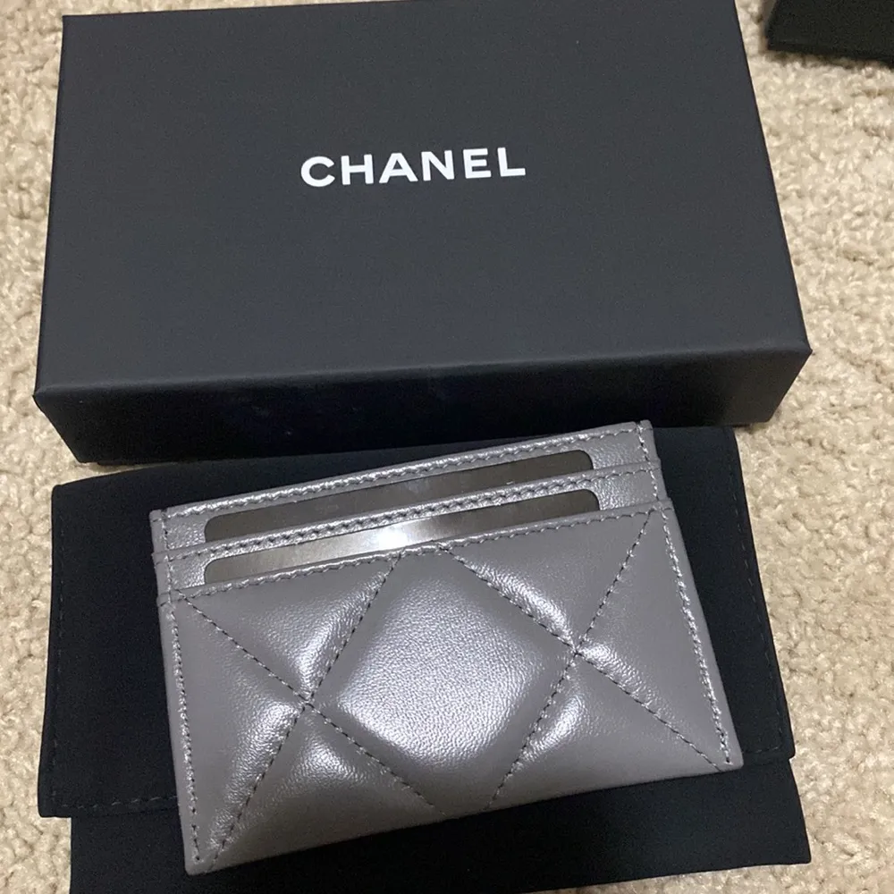 19 Card Holder - Image 2