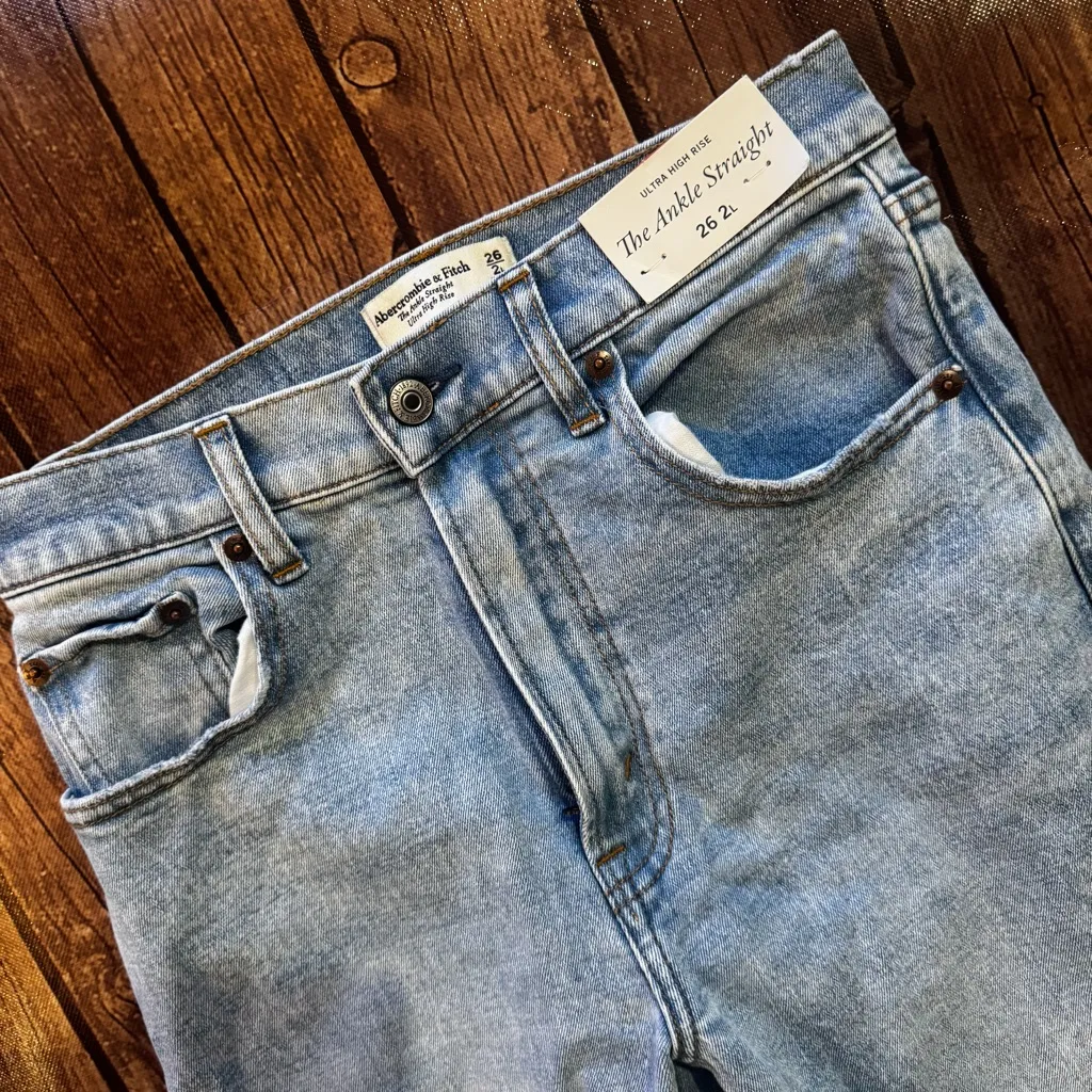 ✨ Abercrombie & Fitch Ultra High Rise Ankle Straight Jeans – Size 26L ✨ - Image 2