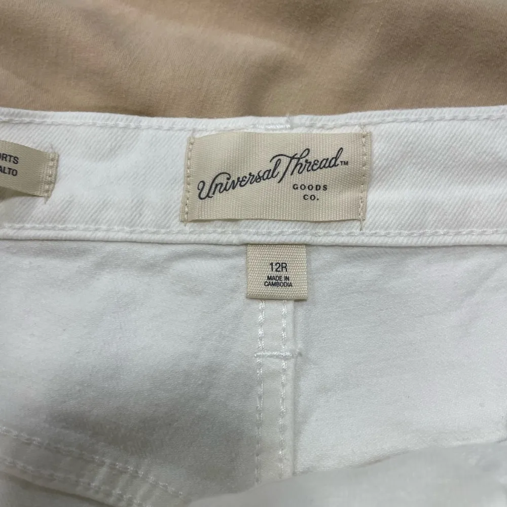 Universal Thread High Rise Shortie Shorts White Cut off size 12 NWT - Image 4
