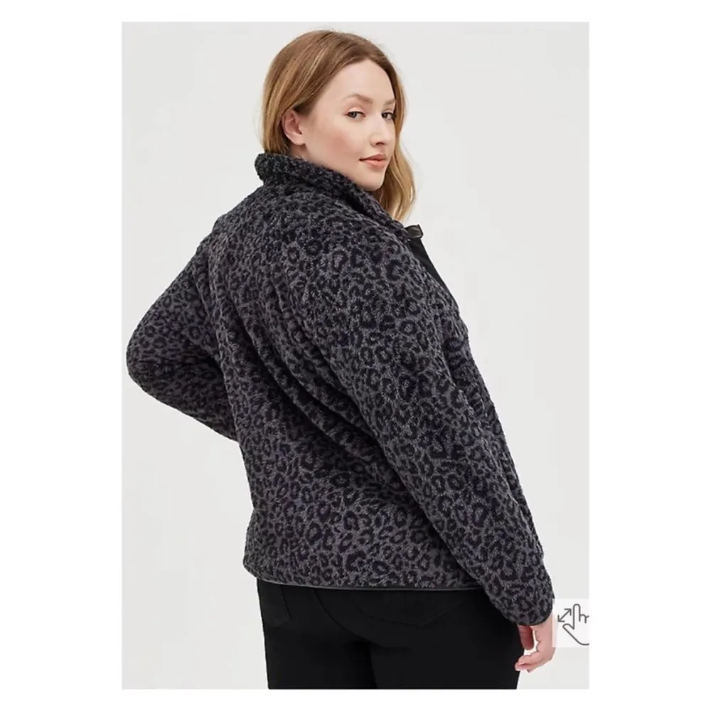 Torrid Gray Leopard Print Sherpa Fleece Zip Front Jacket Sz.1 NWT - Image 5