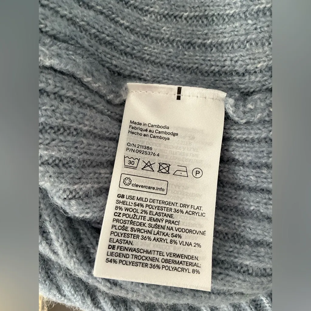 Tunic length H&M sweater 💙 - Image 3