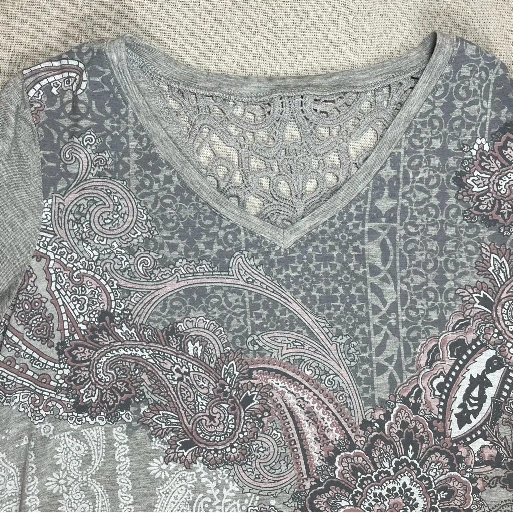dressbarn Sunday | Gray Paisley Print Top with Crochet Lace Back | Large - Image 4
