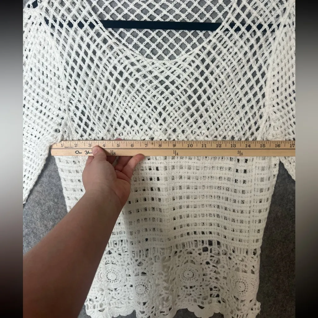 Women‎ Size Large White sheer crochet long sleeve crew neck shirt - Image 2