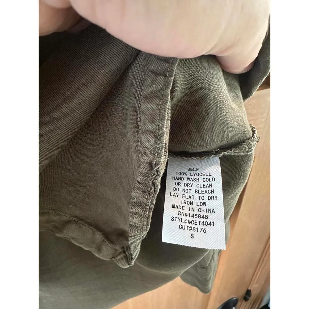 Everly Olive Green Button Down Roll Tab Blouse Women’s size Small​ - Image 11