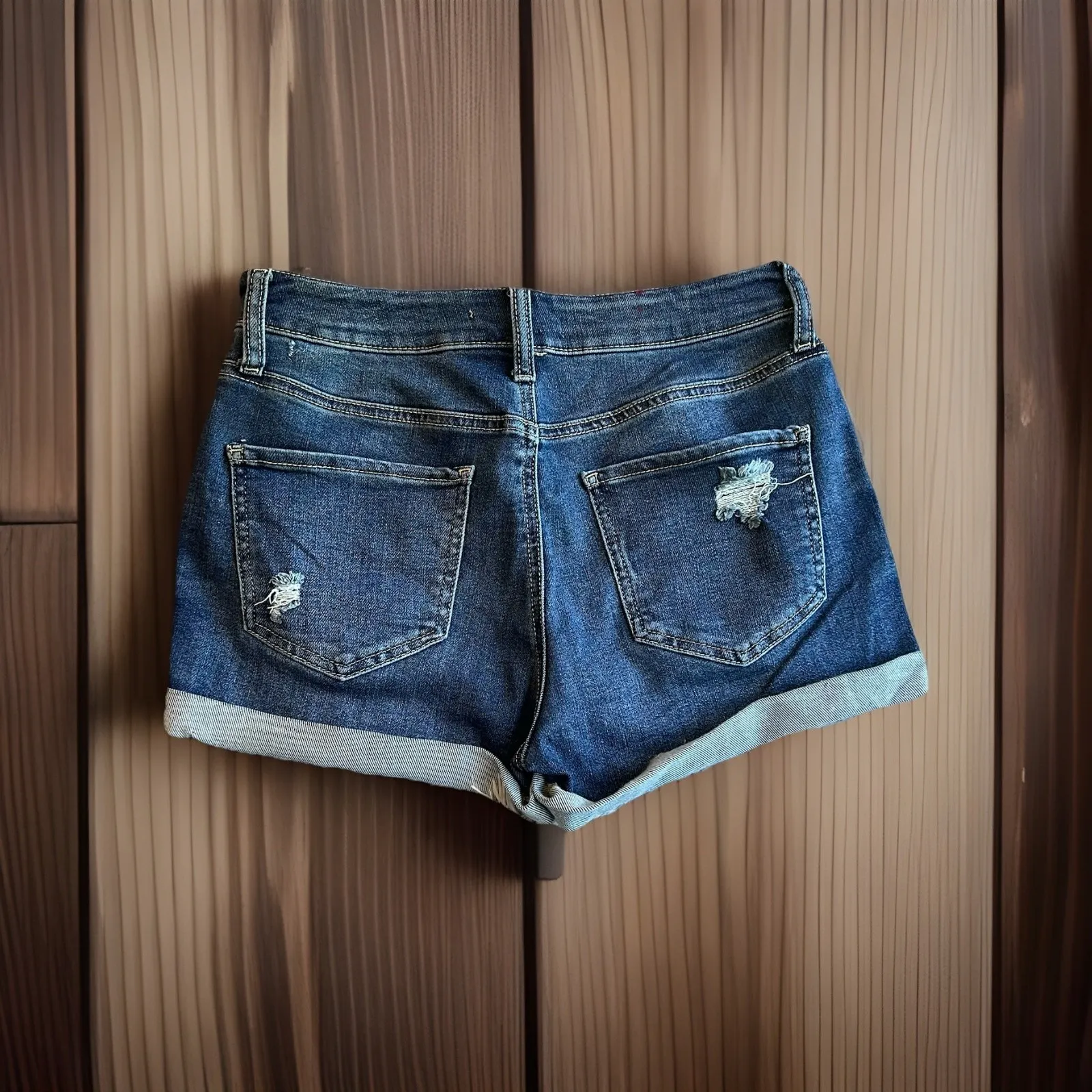 SO Low Rise Favorite Shortie Size 11/30  Womens Juniors Pockets Distressed Blue - Image 2