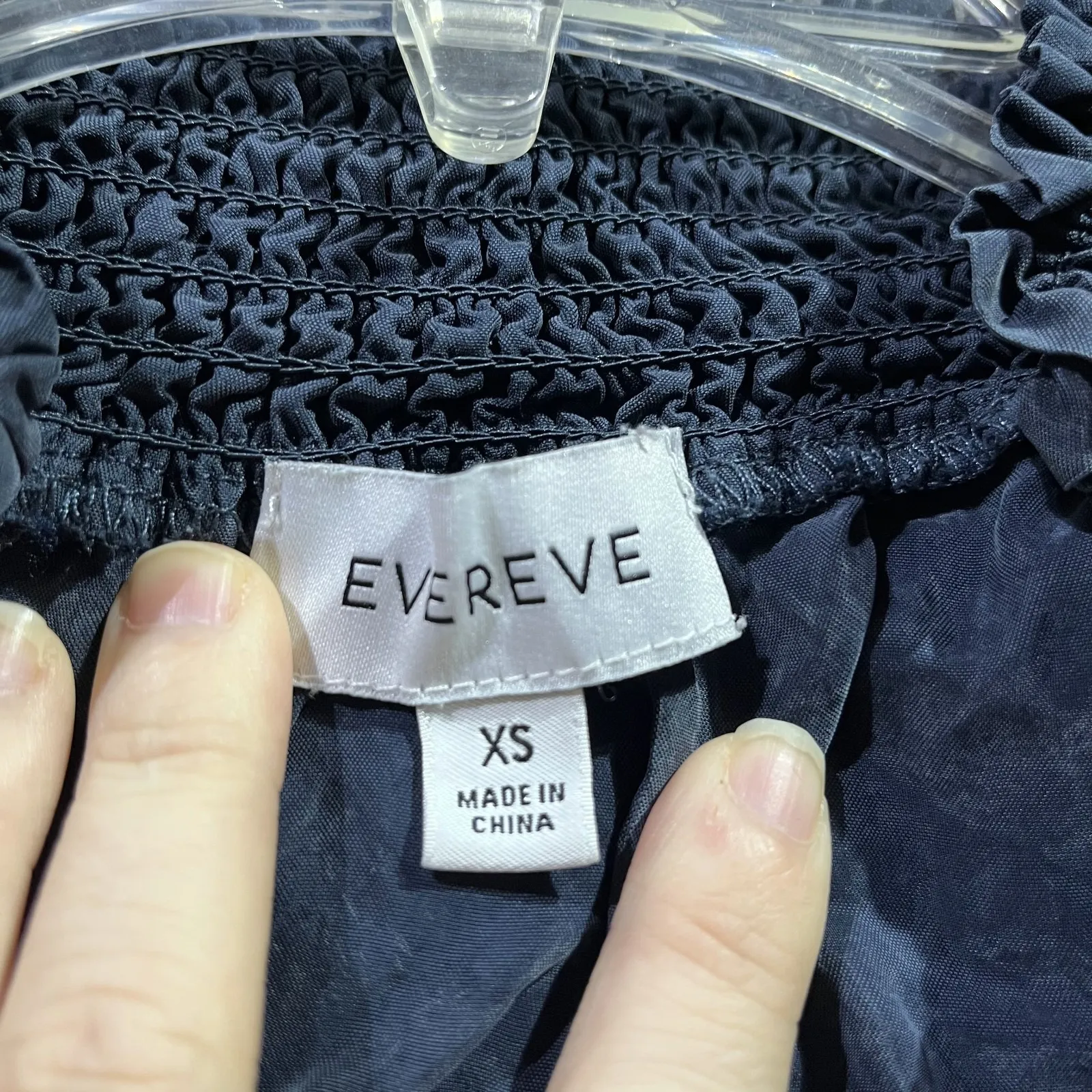 Evereve Blouse Womens XS Navy Short Sleeve Smocked Split Neck Outdoor Wear - Image 3