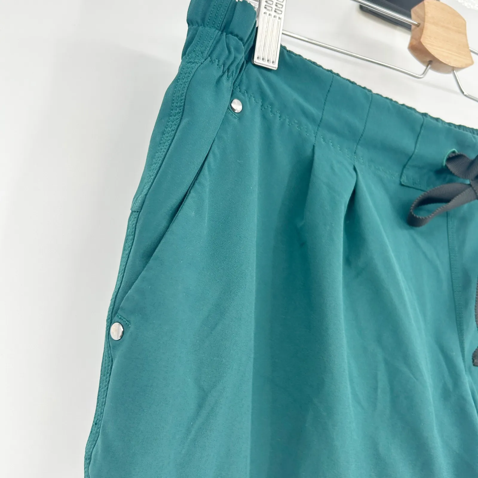 Lululemon Womens Spring Break Away Active Gym Running Shorts Size 12 Deep Green - Image 4