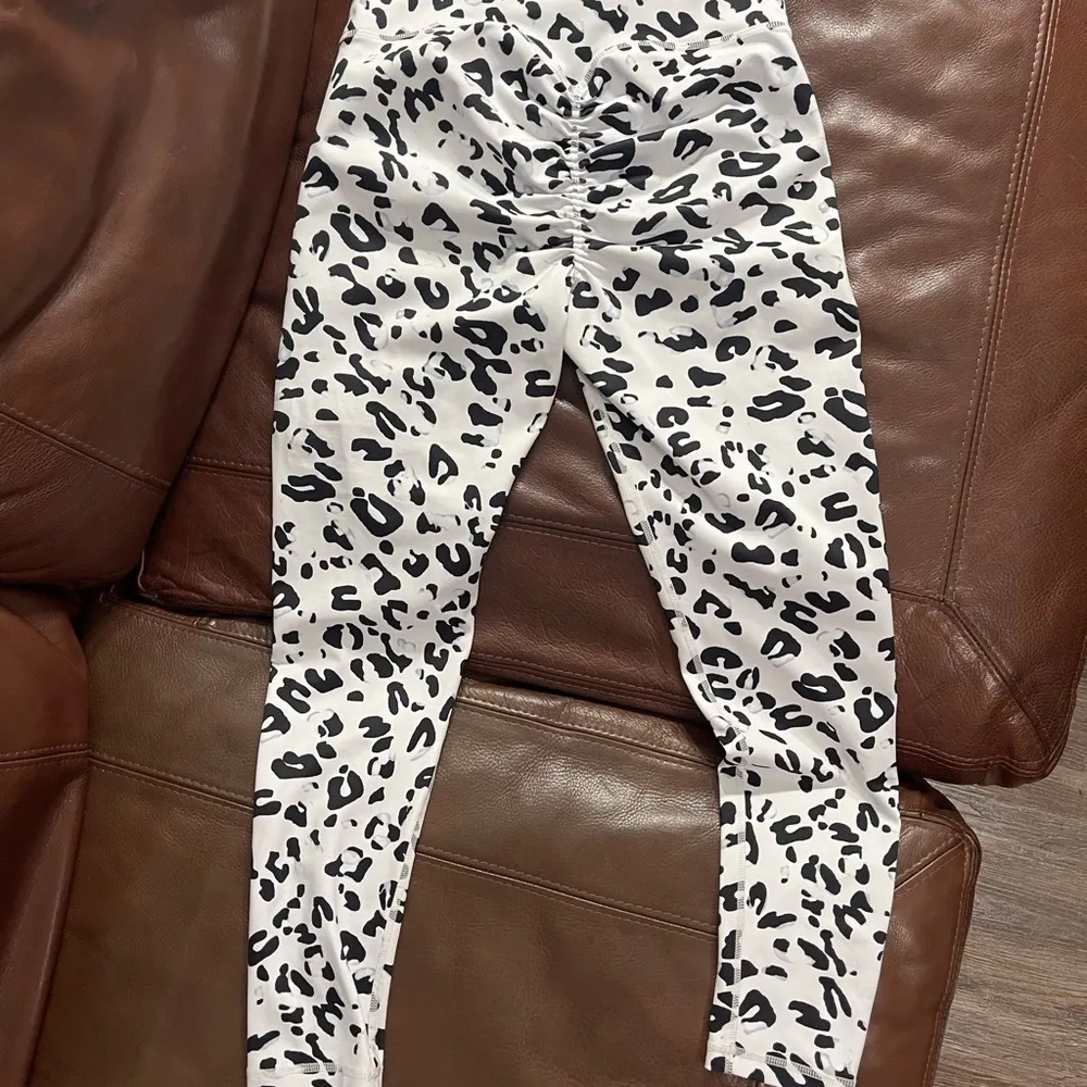 ECHT leopard scrunch leggings!!! - Image 5