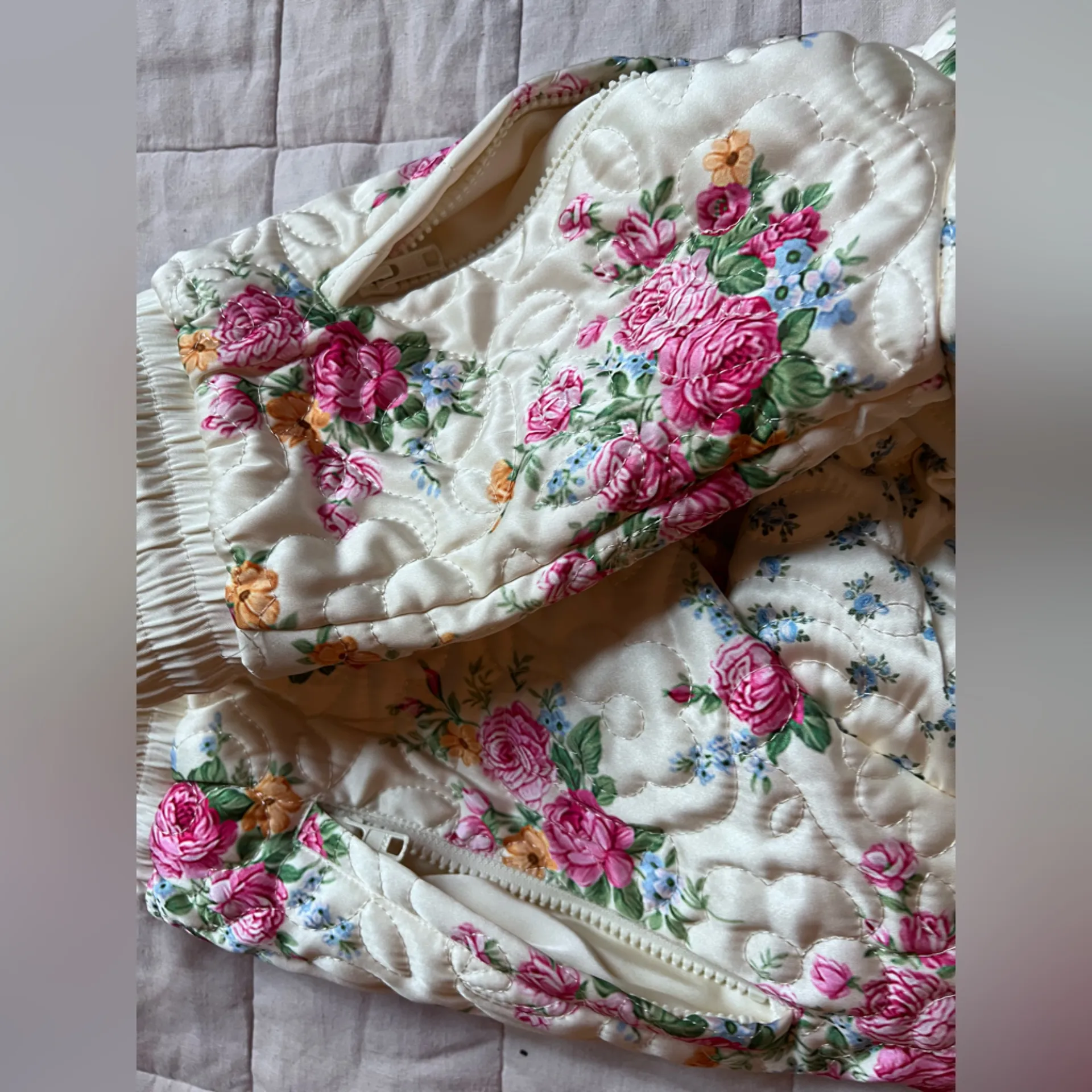 RARE For Love & Lemons Cream Floral Quilted Marlee Cropped Puffer Jacket - XL - Image 7