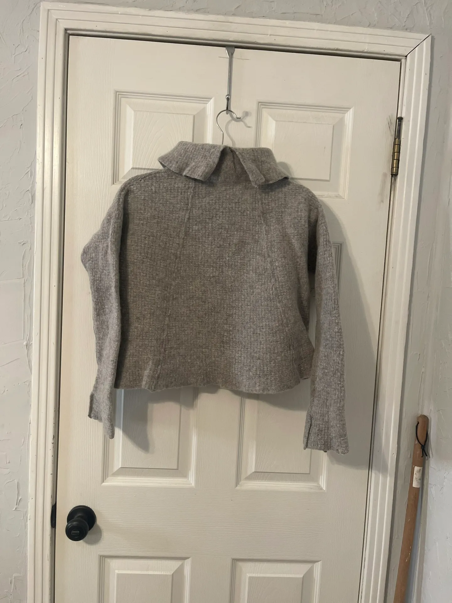 Free People Grey Cropped Lambswool Sweater - Image 3