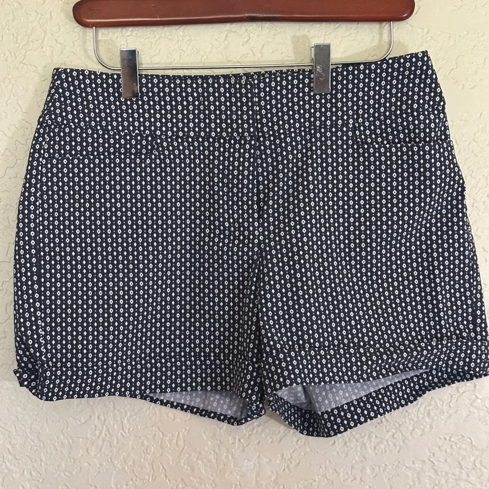 Soho Apparel Blue White Diamond Shorts Cuffed Size 8 Everyday Shorts‎ - Image 2