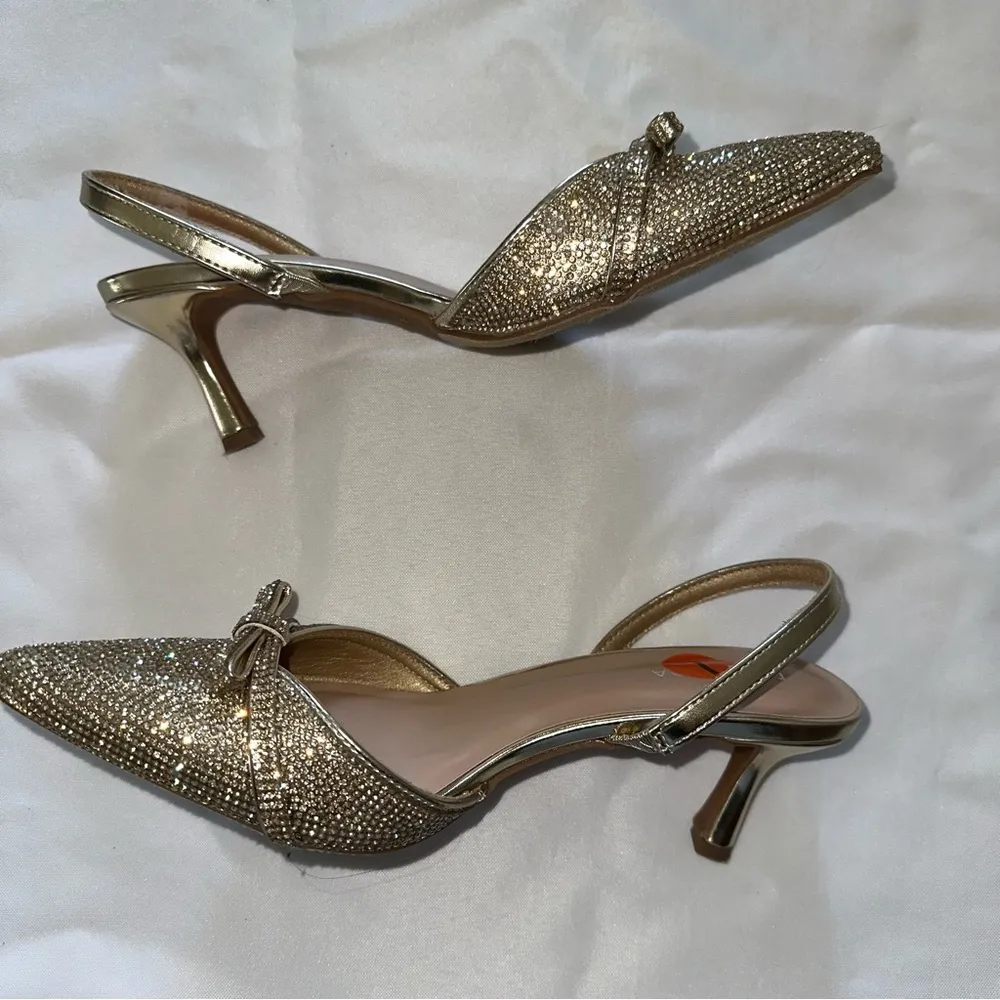 Moda Elegant Sparkling Gold Slingback Heels - Image 5