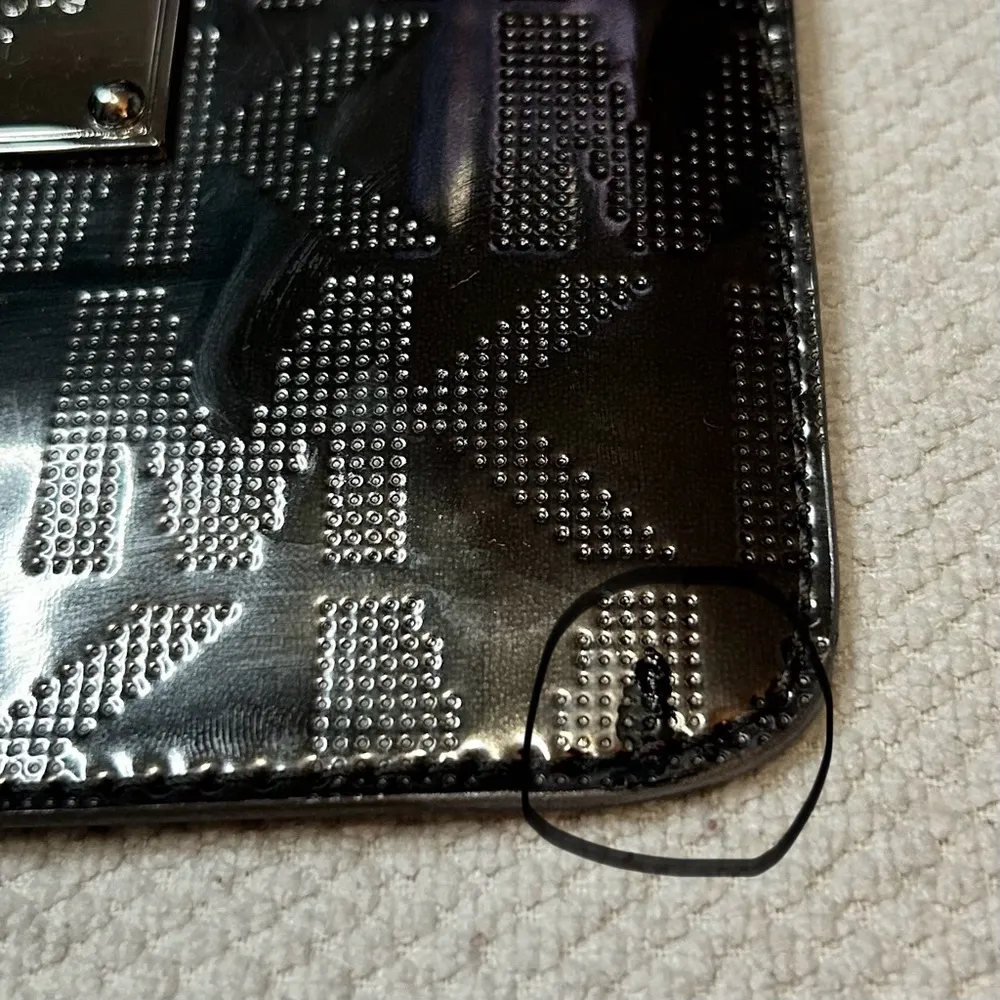 MICHAEL Michael Kors Signature Mirror Metallic Wristlet in Nickel - Image 2