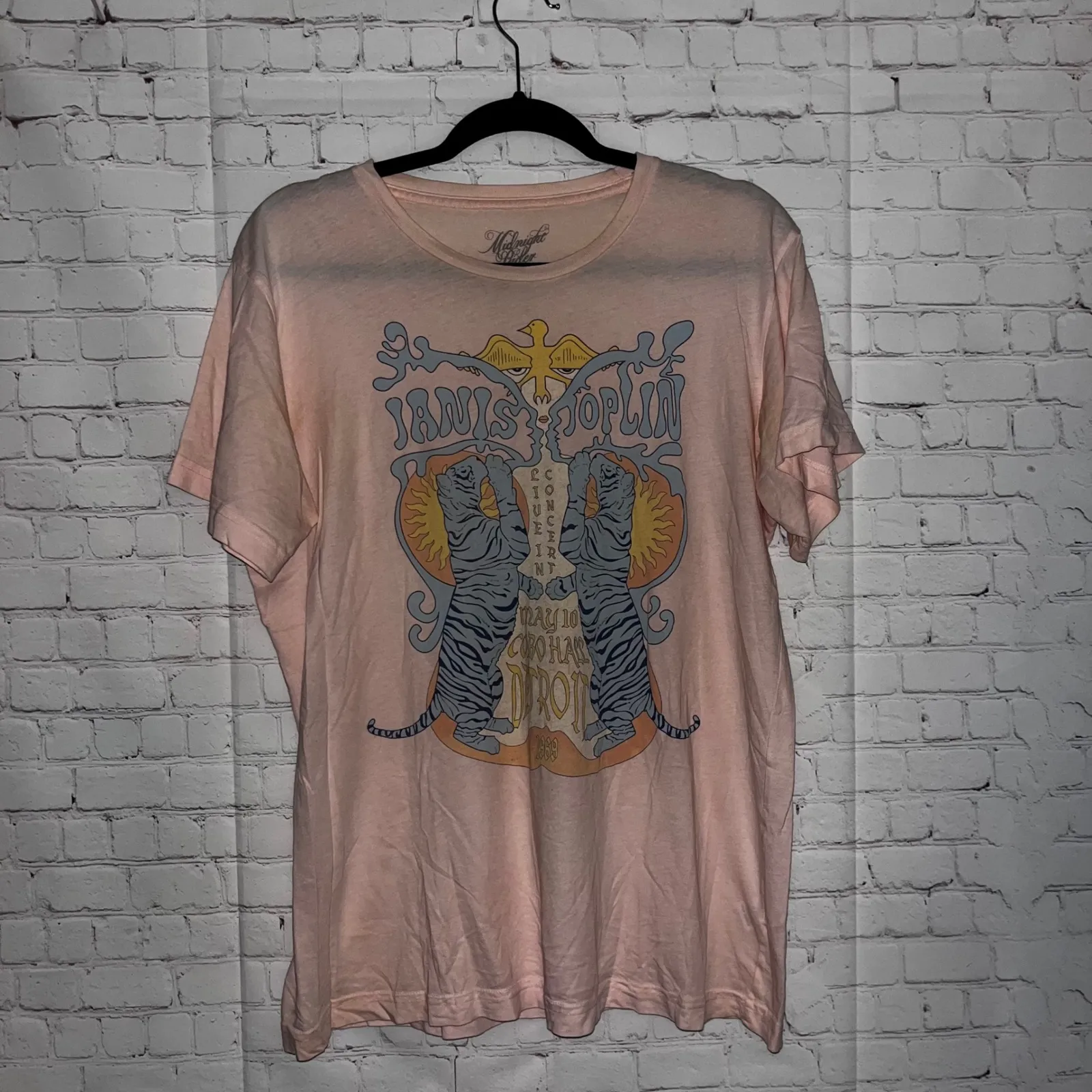 NWOT Pink Janis Joplin Concert Detroit Tigers Graphic T - Image 4