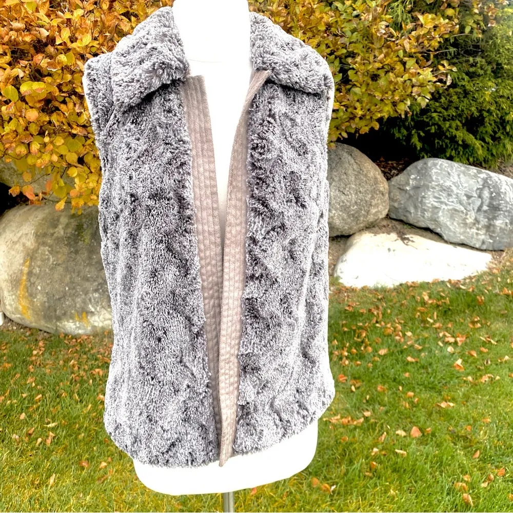 Chico’s Luxe Faux Fur Vest - Image 5