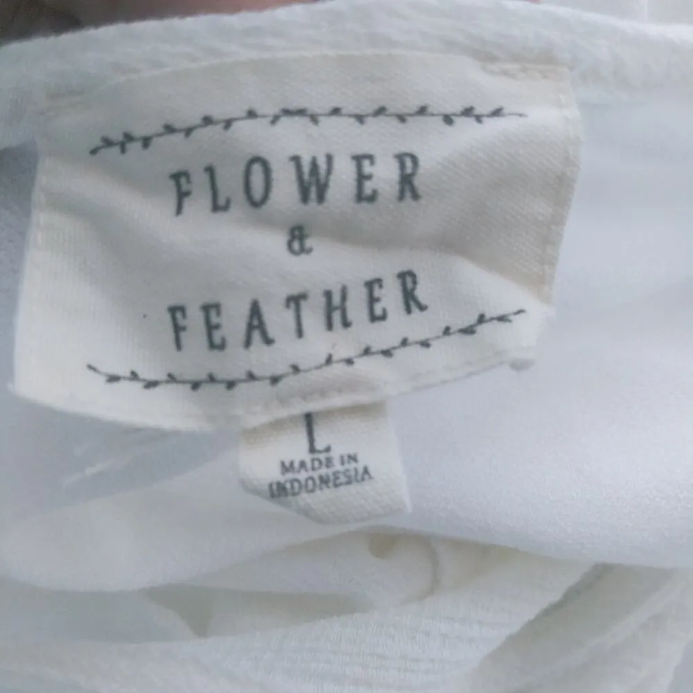 Flower & Feather White Gauzy Button Up Tie Front Blouse L Size L - Image 6