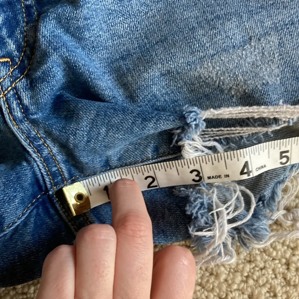 H&M L.O.G.G. Jean Shorts Denim Style Blue 3” Shag Cutoff Size 8 Like New MIDI - Image 7