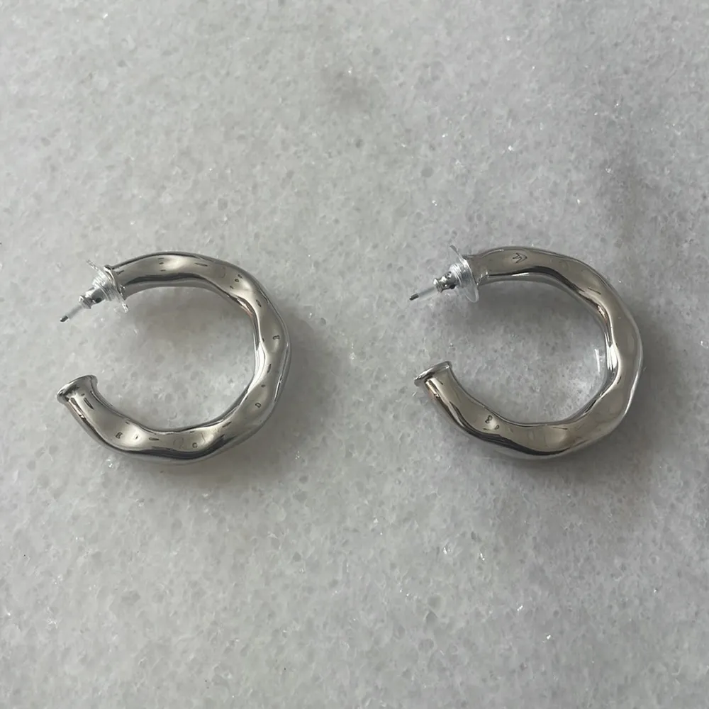 Universal Thread hood earrings nickel free fashion jewelry New size medium - Image 4