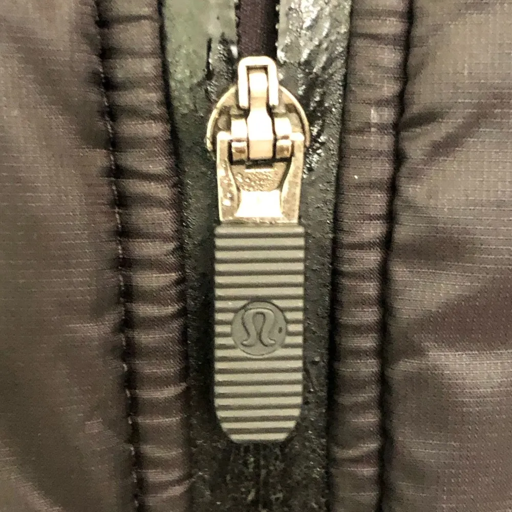 lululemon Black Polar Pace Run Vest Size 10 - Image 6