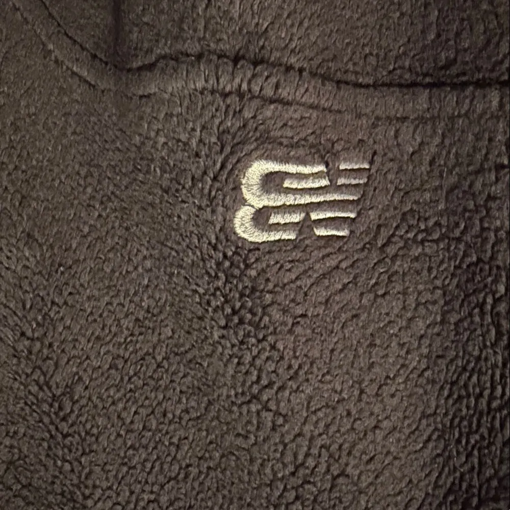 New Balance Black and Red Fleece Jacket - Image 3