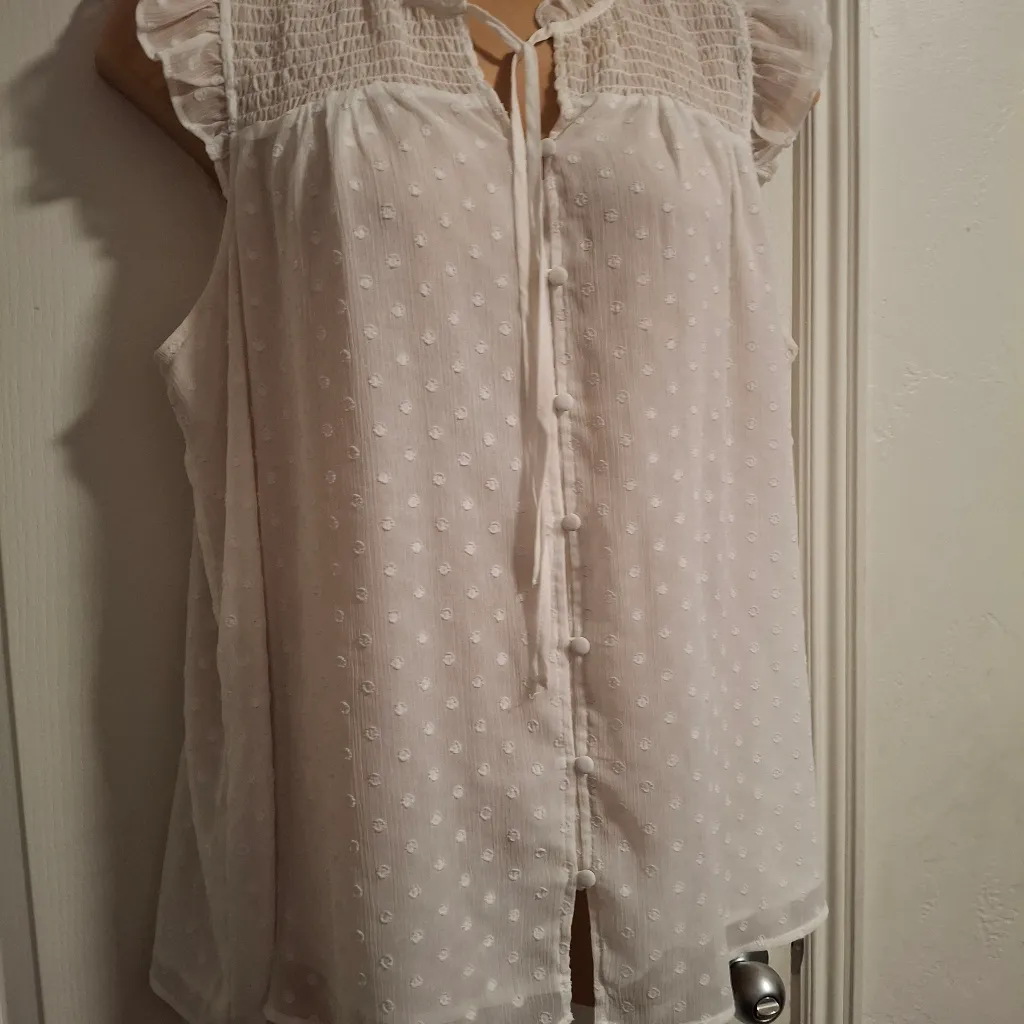 Torrid Sz 2  White Sleeveless Top with Ruffle Details - Image 4